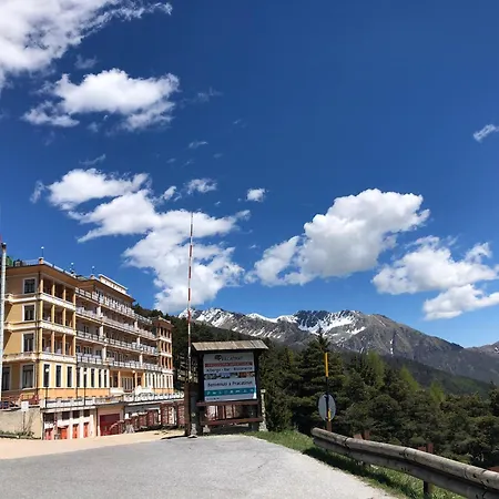 Pracatinat & Restaurant Hotel 3*