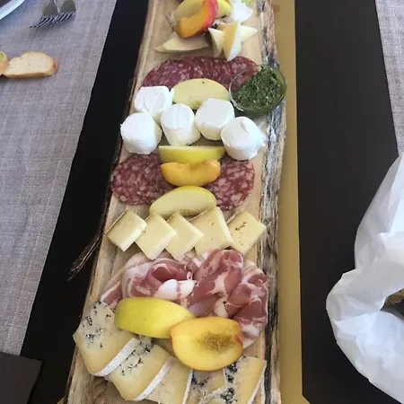 Pracatinat & Restaurant 호텔