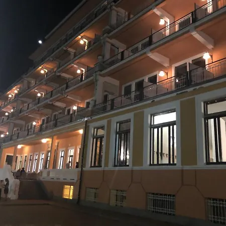 Pracatinat & Restaurant 3* フェネストレッレ