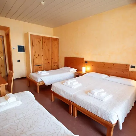 Pracatinat & Restaurant 3* フェネストレッレ