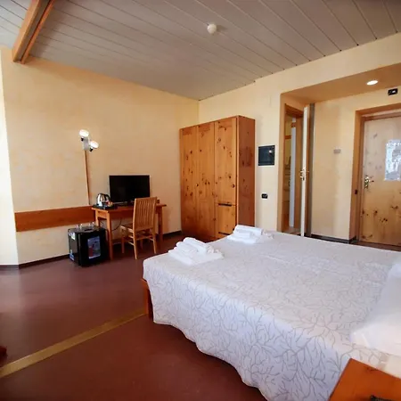 Pracatinat & Restaurant フェネストレッレ