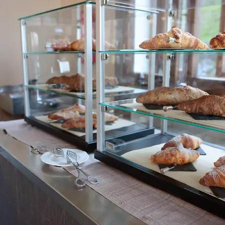 Pracatinat & Restaurant フェネストレッレ